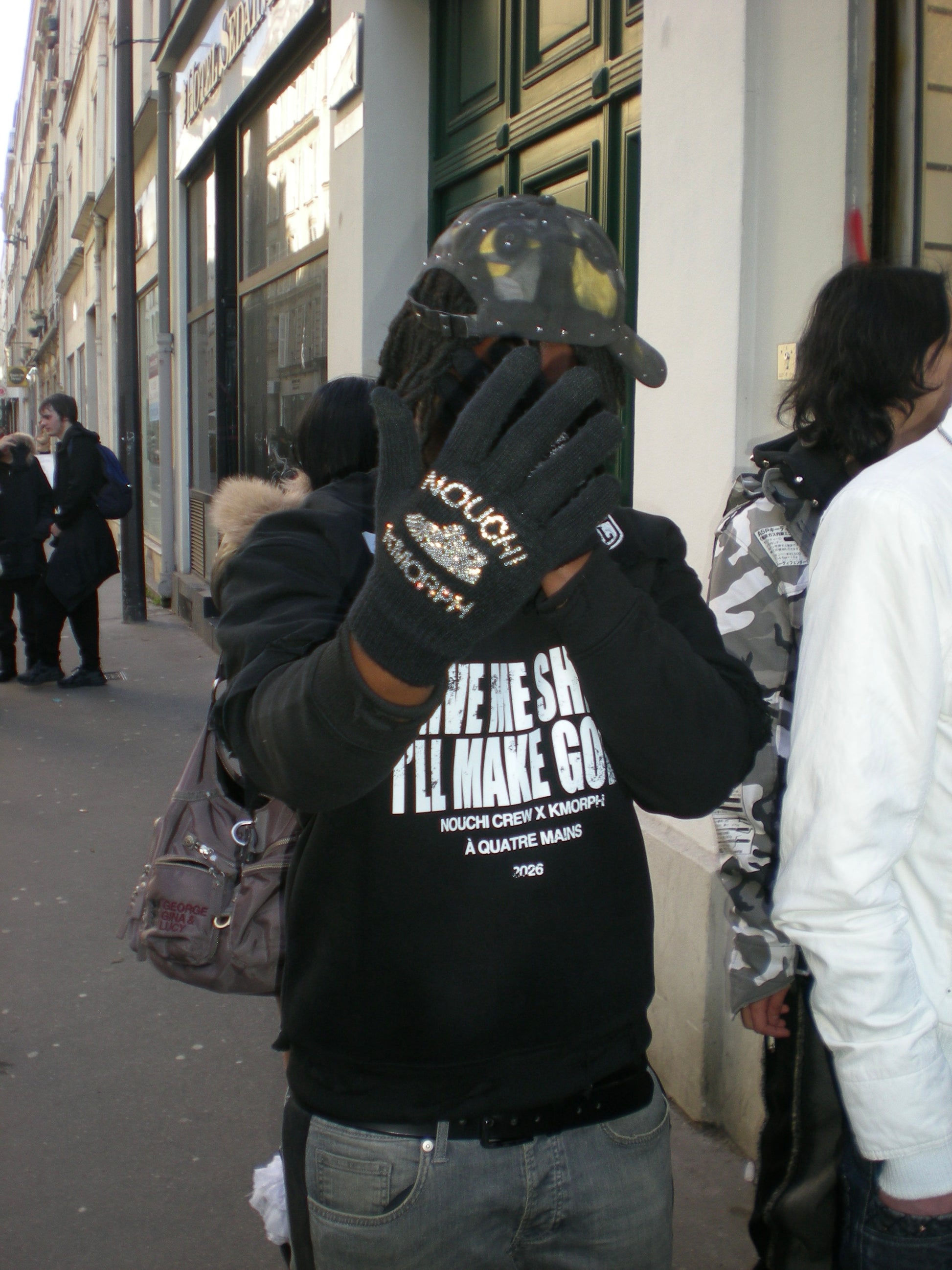 NOUCHI X KMORPH - RHINESTONE TOUCH GLOVE