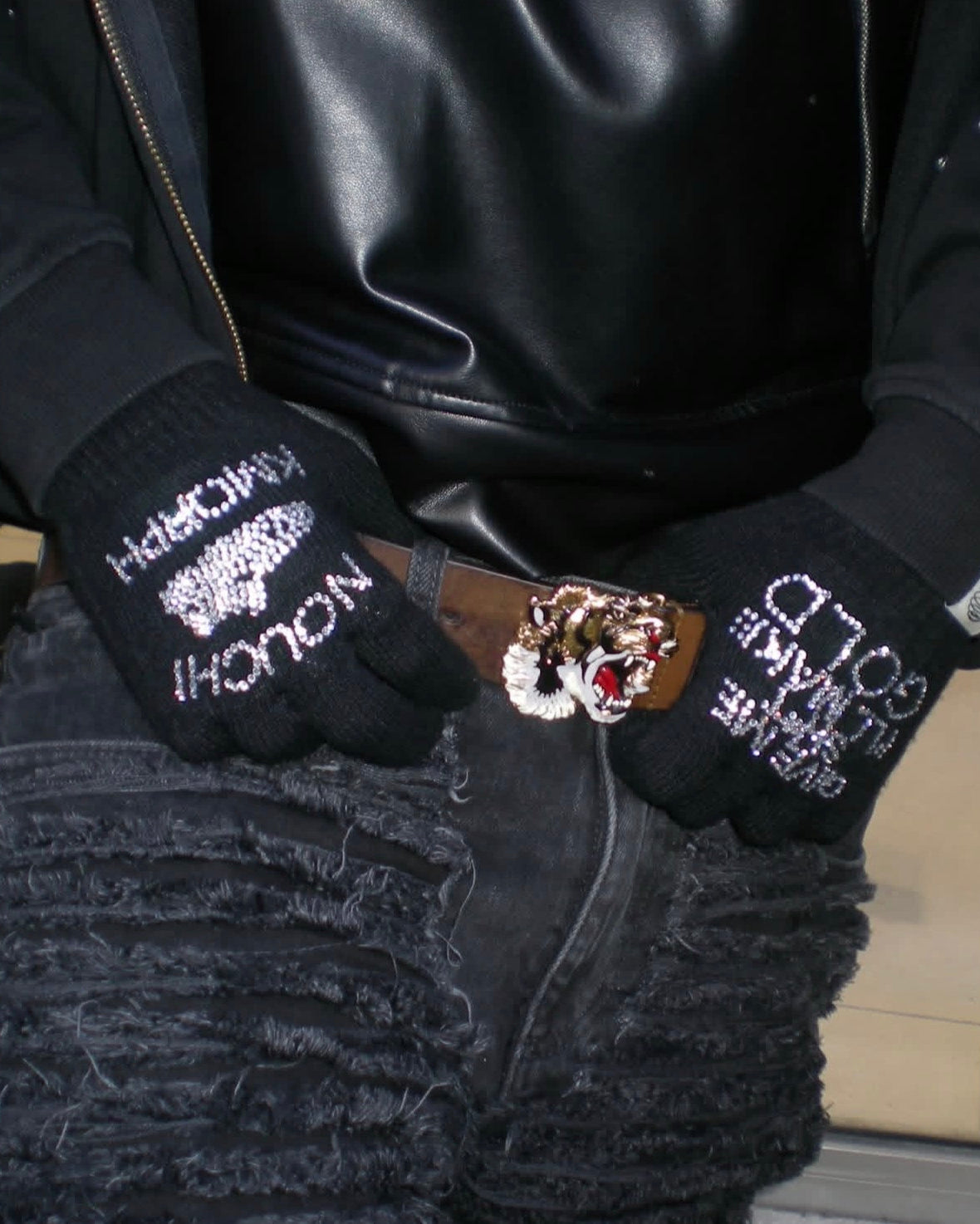 NOUCHI X KMORPH - RHINESTONE TOUCH GLOVE