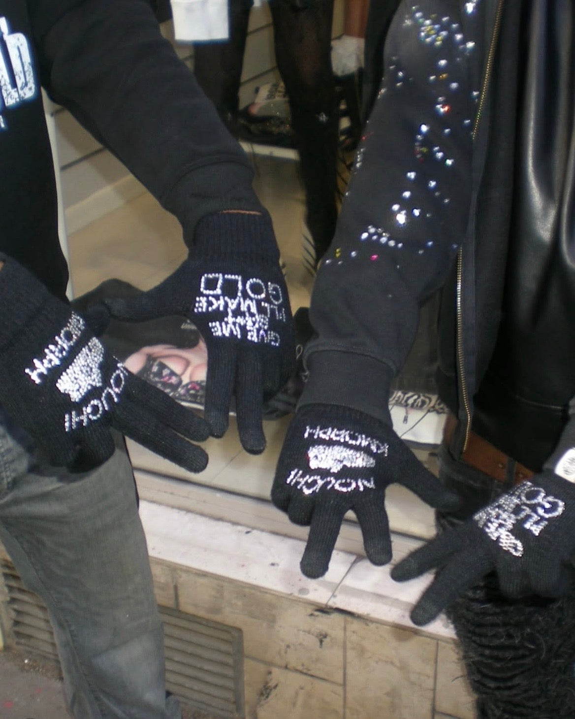 NOUCHI X KMORPH - RHINESTONE TOUCH GLOVE