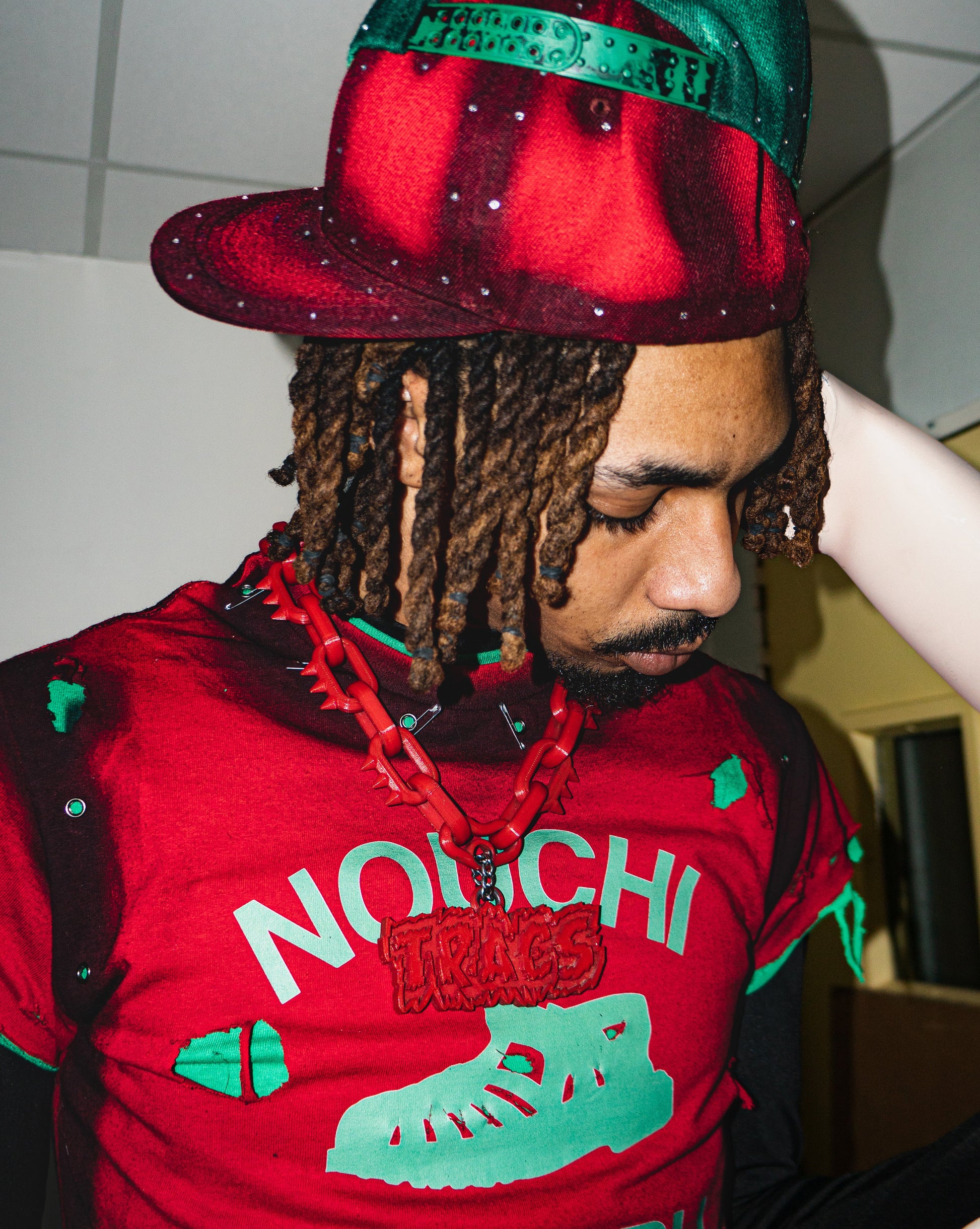 NOUCHI X KMORPH - RED RHINESTONE CAP